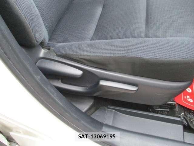 Toyota SIENTA 2015-12 8038288-26