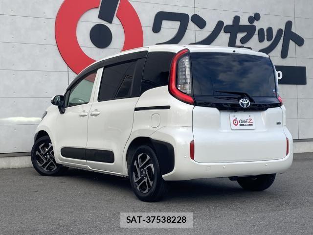 Toyota SIENTA 2022-11 8101895-12