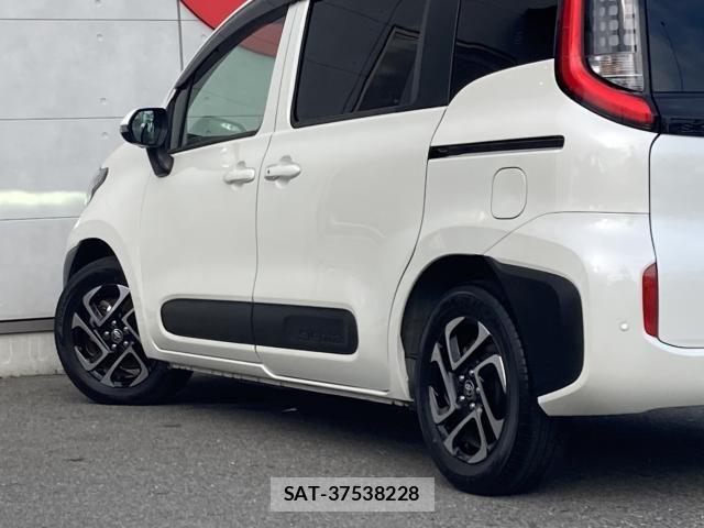 Toyota SIENTA 2022-11 8101895-13