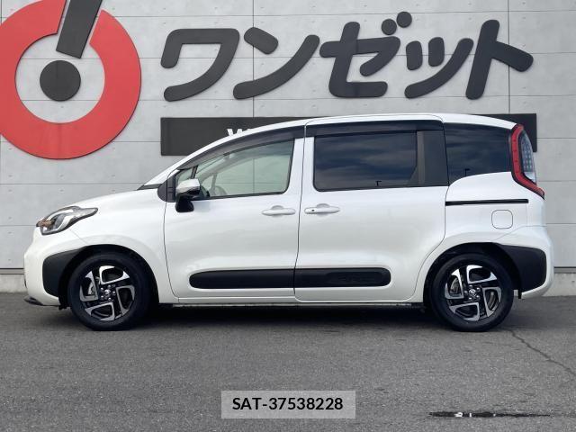 Toyota SIENTA 2022-11 8101895-16