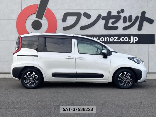 Toyota SIENTA 2022-11 8101895-17