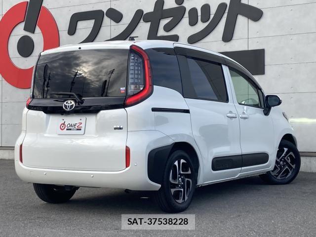Toyota SIENTA 2022-11 8101895-1