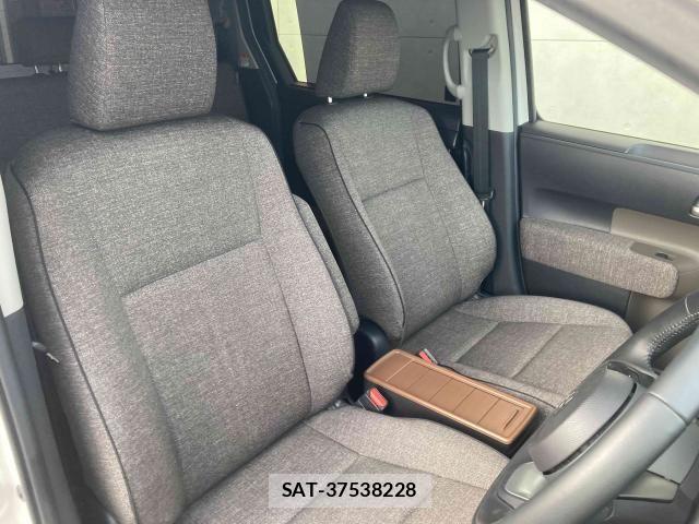 Toyota SIENTA 2022-11 8101895-19