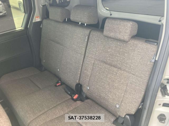 Toyota SIENTA 2022-11 8101895-23