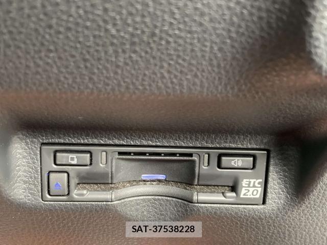 Toyota SIENTA 2022-11 8101895-28