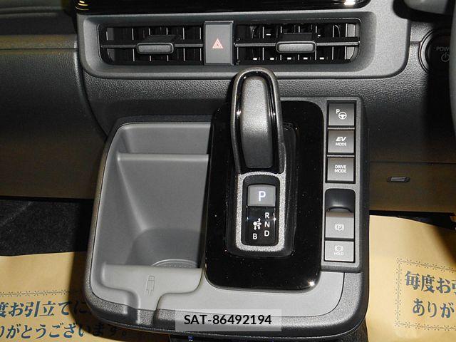Toyota SIENTA 2026-06 8101892-18