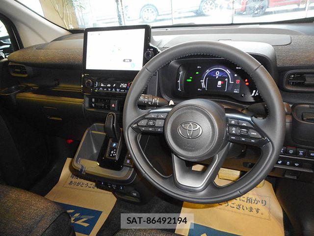 Toyota SIENTA 2026-06 8101892-1