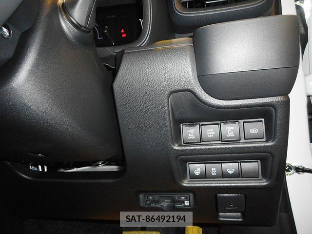 Toyota SIENTA 2026-06 8101892-23