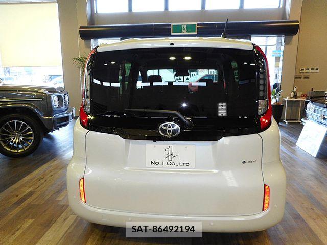 Toyota SIENTA 2026-06 8101892-4