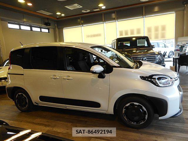 Toyota SIENTA 2026-06 8101892-5