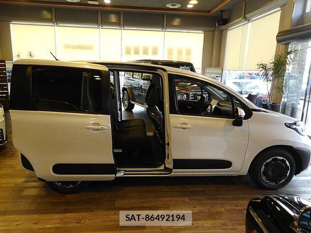 Toyota SIENTA 2026-06 8101892-6