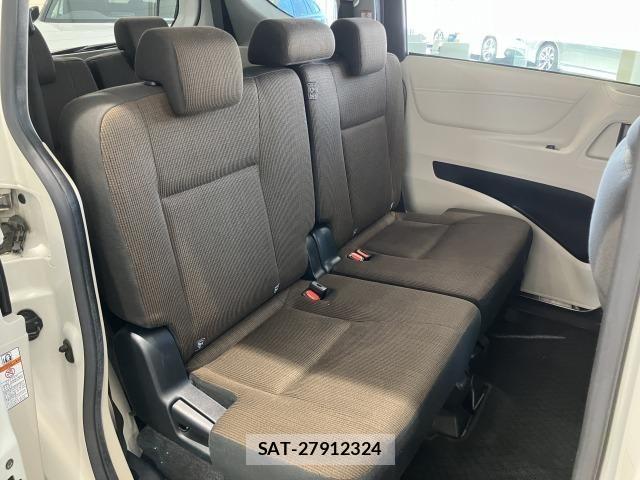 Toyota SIENTA 2017-06 8101901-9