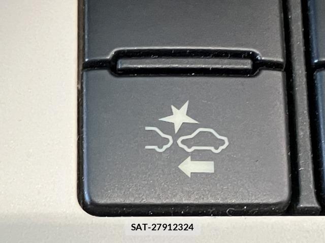 Toyota SIENTA 2017-06 8101901-5