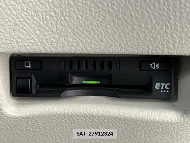 Toyota SIENTA 2017-06 8101901-6