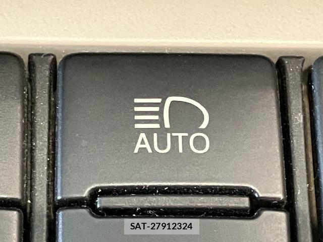 Toyota SIENTA 2017-06 8101901-7