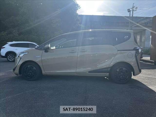 Toyota SIENTA 2020-05 8101904-17