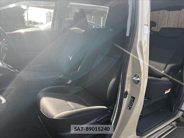 Toyota SIENTA 2020-05 8101904-25