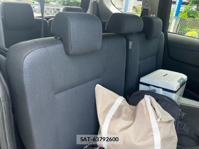 Toyota SIENTA 2015-10 8101906-9