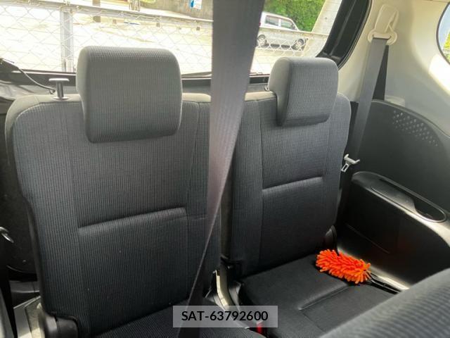 Toyota SIENTA 2015-10 8101906-10
