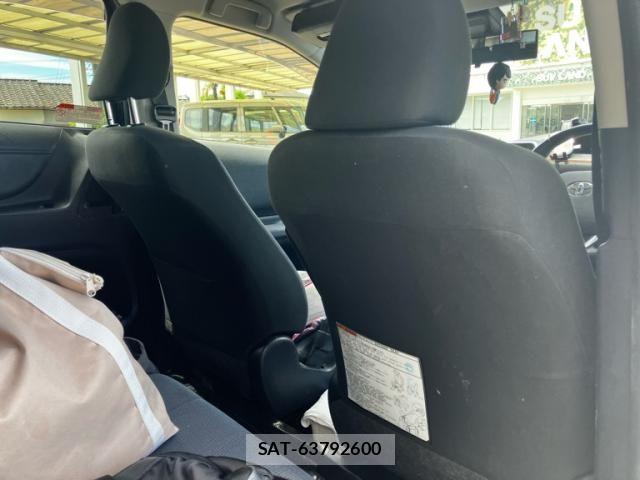 Toyota SIENTA 2015-10 8101906-12