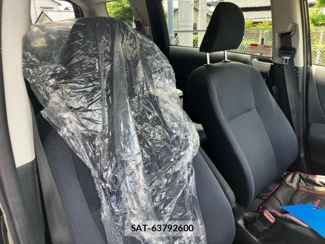 Toyota SIENTA 2015-10 8101906-16