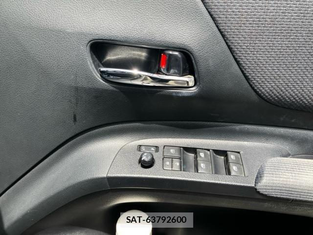 Toyota SIENTA 2015-10 8101906-18