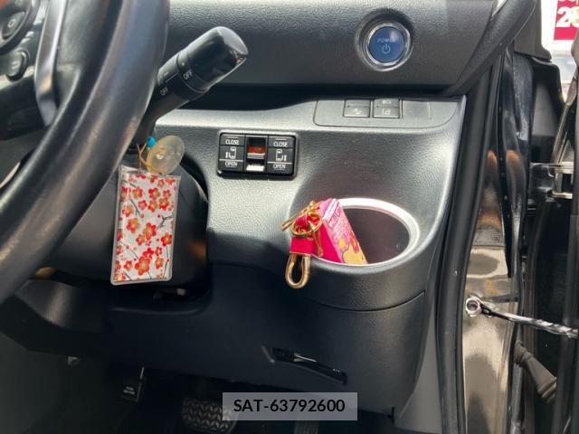 Toyota SIENTA 2015-10 8101906-19