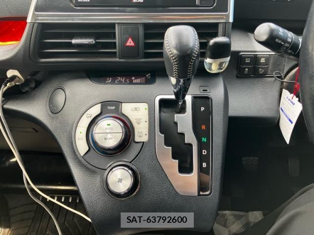 Toyota SIENTA 2015-10 8101906-22