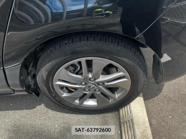 Toyota SIENTA 2015-10 8101906-4