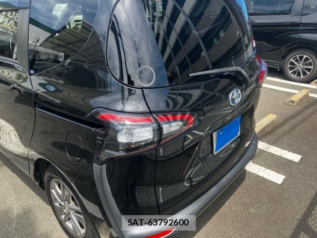 Toyota SIENTA 2015-10 8101906-7