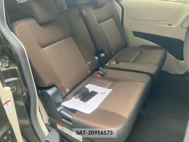 Toyota SIENTA 2022-05 8101896-12