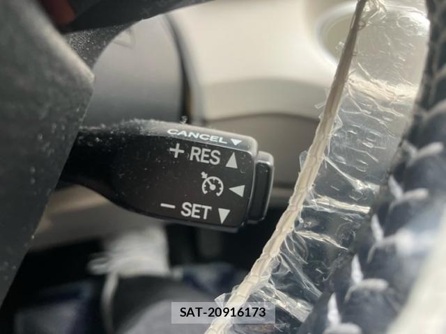 Toyota SIENTA 2022-05 8101896-18