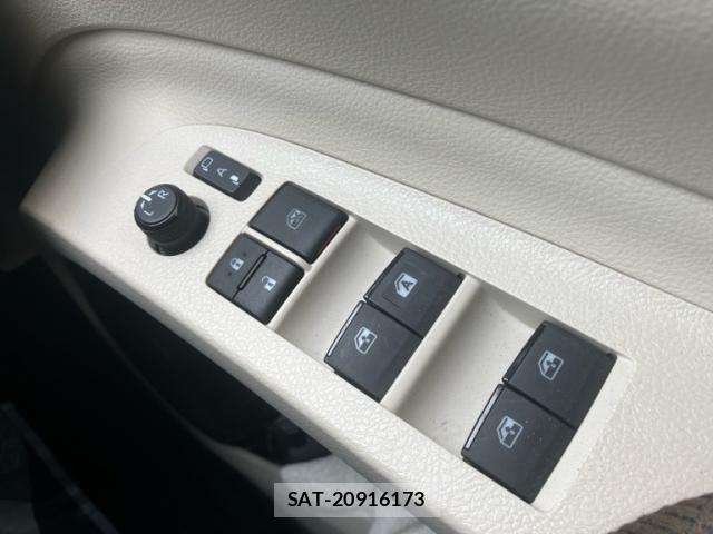 Toyota SIENTA 2022-05 8101896-19