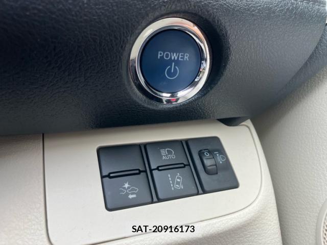 Toyota SIENTA 2022-05 8101896-21