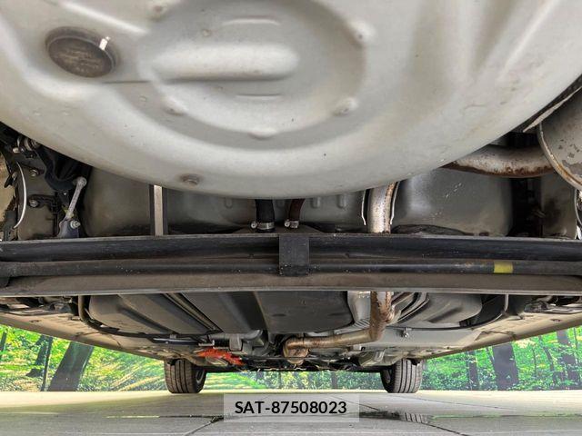 Toyota SIENTA 2019-09 8101897-18