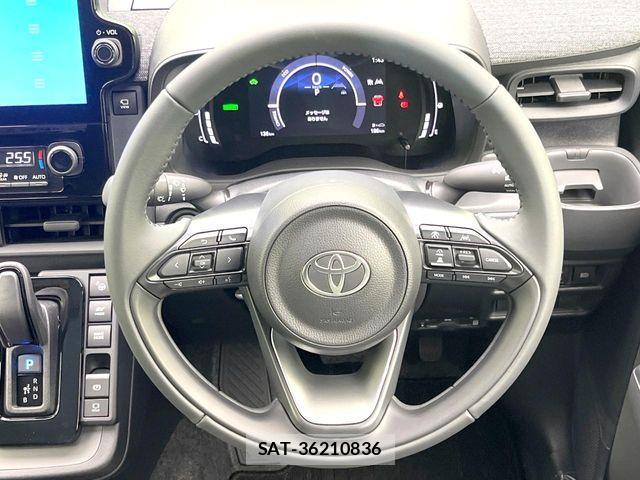 Toyota SIENTA 2026-05 8132381-11