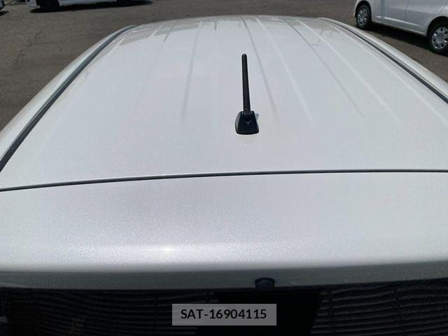 Toyota SIENTA 2015-09 8132402-11