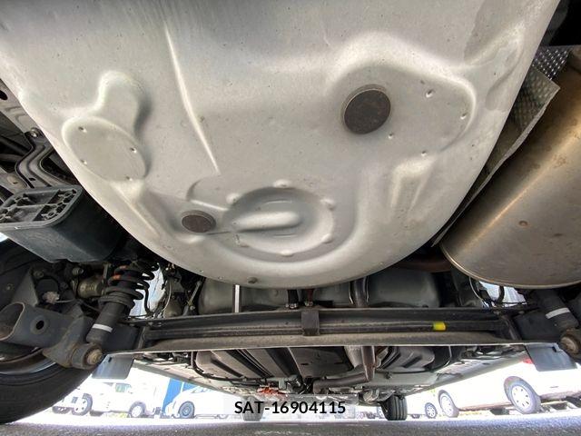 Toyota SIENTA 2015-09 8132402-25