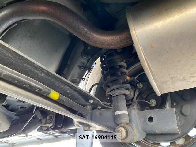 Toyota SIENTA 2015-09 8132402-26
