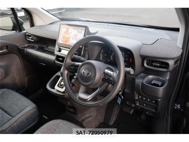 Toyota SIENTA 2025-02 8132379-11
