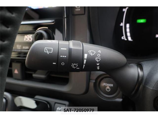 Toyota SIENTA 2025-02 8132379-27