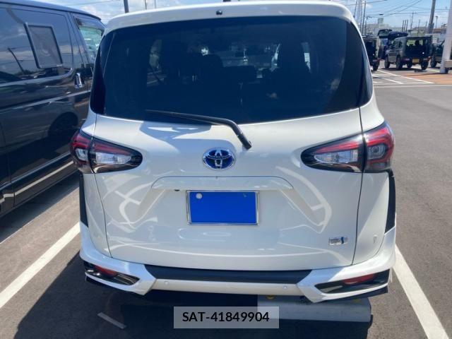 Toyota SIENTA 2021-09 8132398-10