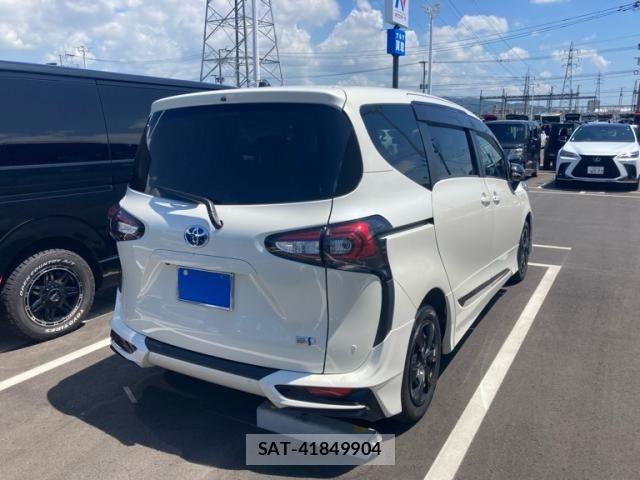 Toyota SIENTA 2021-09 8132398-11