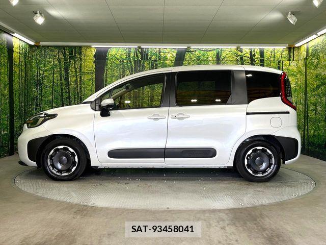 Toyota SIENTA 2025-06 8132382-17