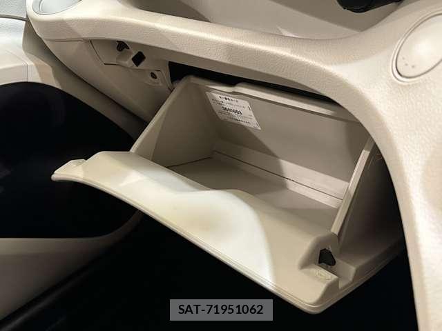 Toyota SIENTA 2017-02 8132400-27