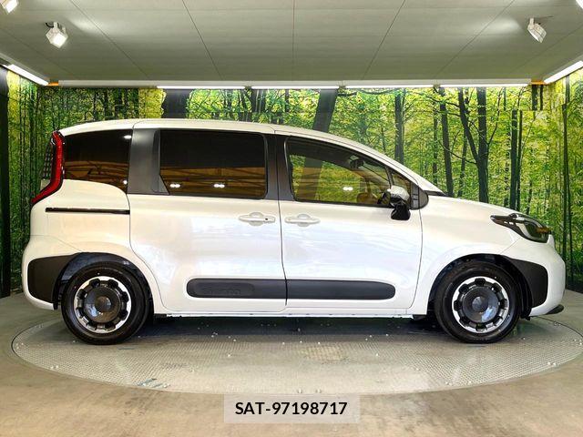 Toyota SIENTA 2026-04 8132372-17
