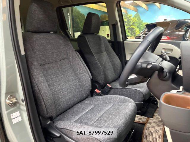 Toyota SIENTA 2023-08 8146686-7