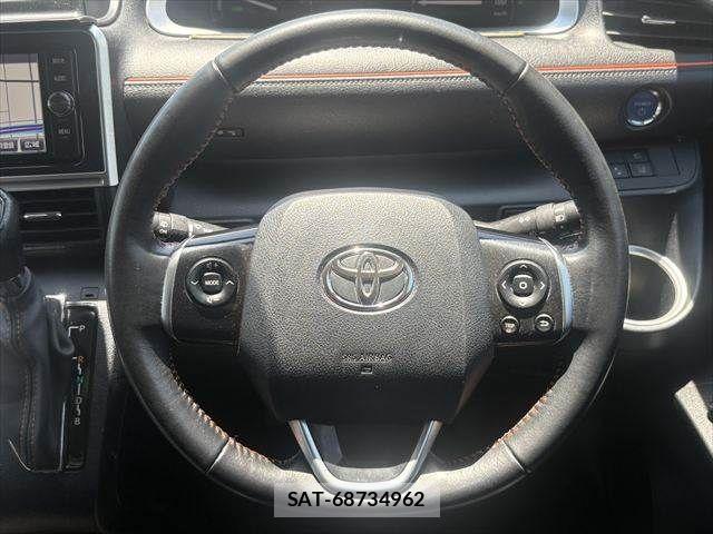 Toyota SIENTA 2018-08 8210204-12