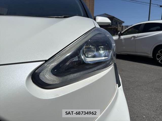 Toyota SIENTA 2018-08 8210204-13