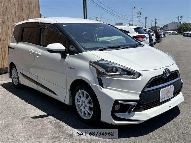 Toyota SIENTA 2018-08 8210204-17